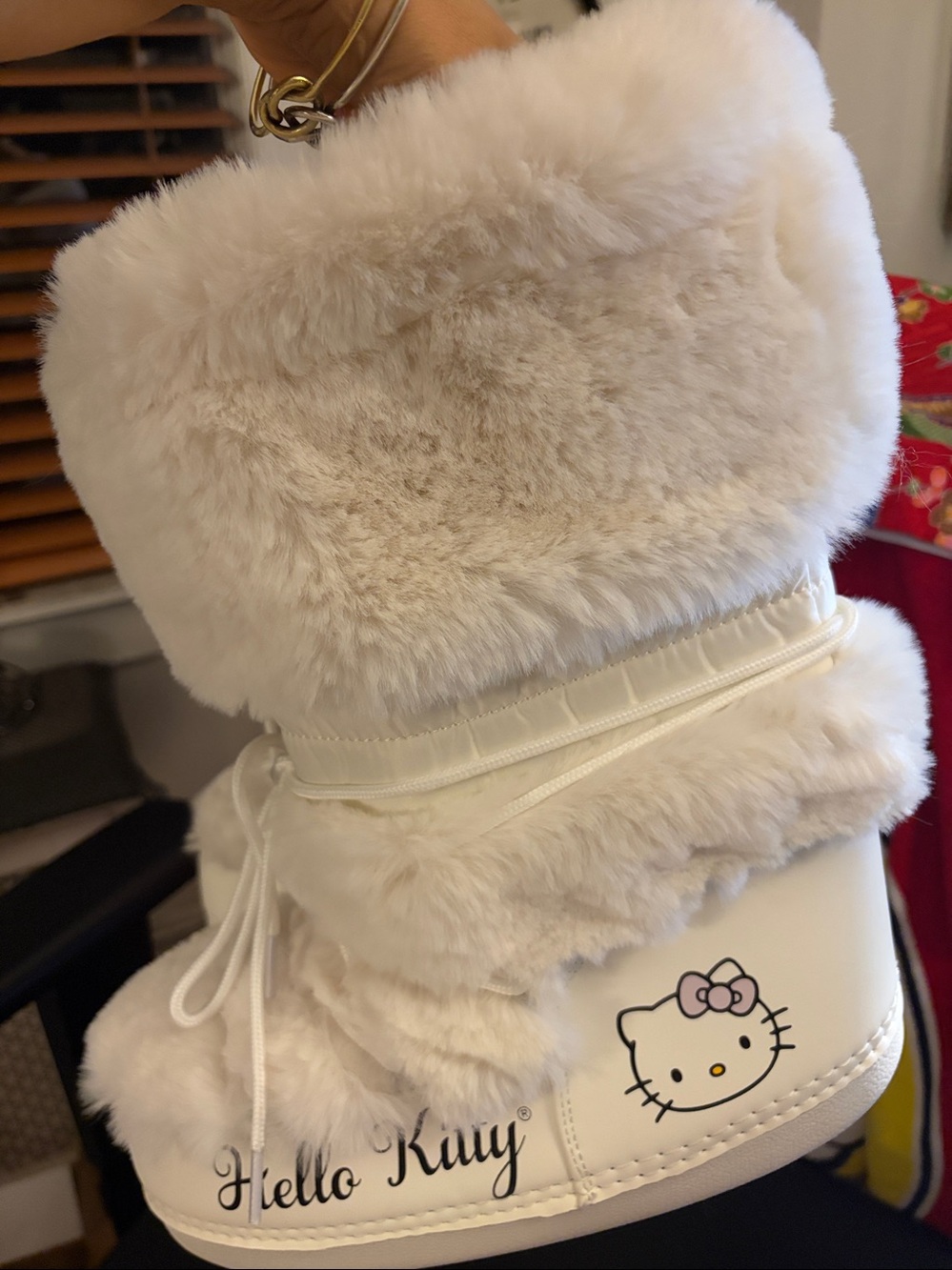 Hello Kitty MoonBoots!! - Picture 5 of 8